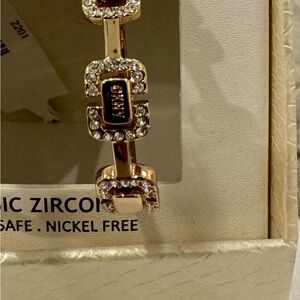 DKNY - hoops earrings gold and zirconia
